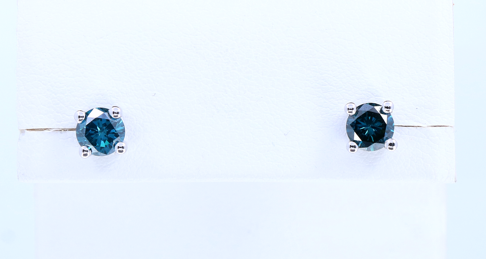 Glad leiderschap Vermoorden Prachtige Witgouden Oorbellen met Blauwe Diamant 1.07 Ct || 18K - Kleen  Edelmetalen